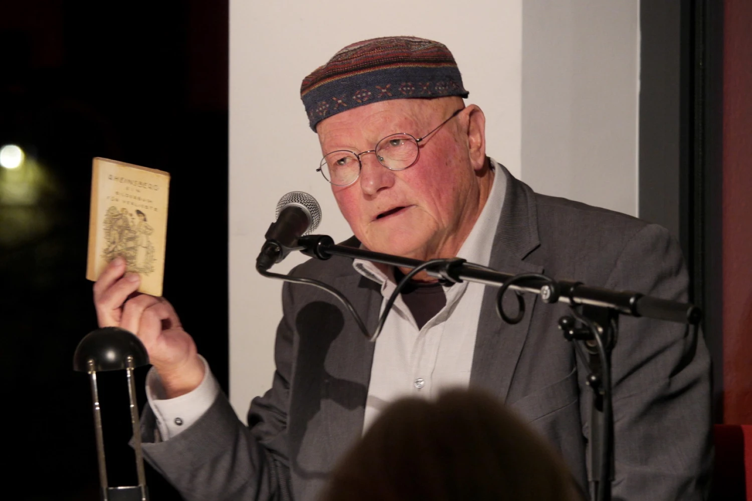 Gerd Holzheimer bei einer Lesung