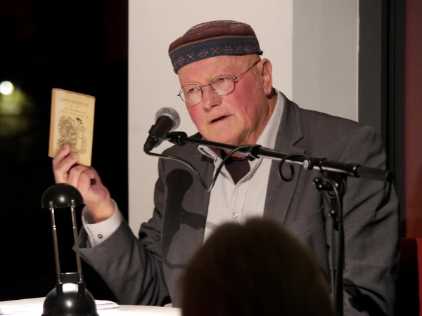 Gerd Holzheimer bei einer Lesung