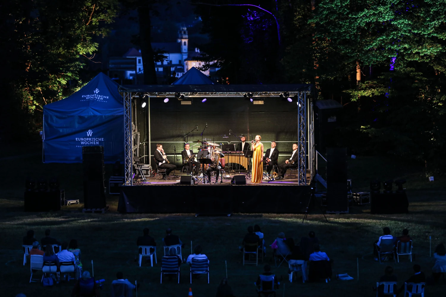 Anna Veit und 6 Münchner Philharmoniker auf der Bühne